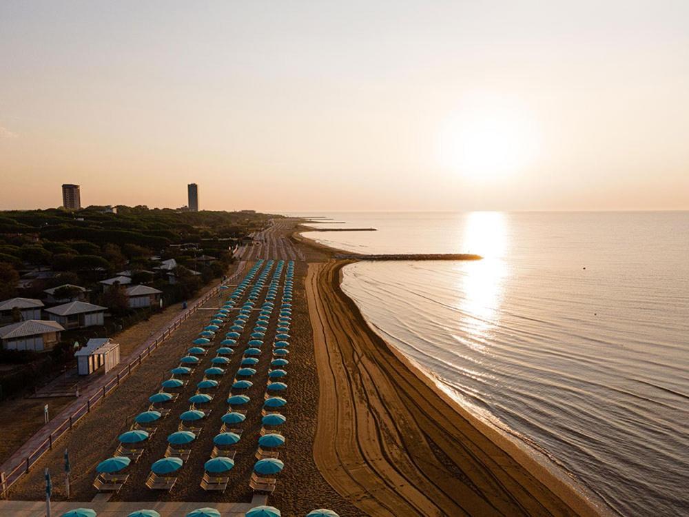 Estivo Premium Deluxe Mobile Homes On Camping Malibu Beach ليدو دي يسولو المظهر الخارجي الصورة