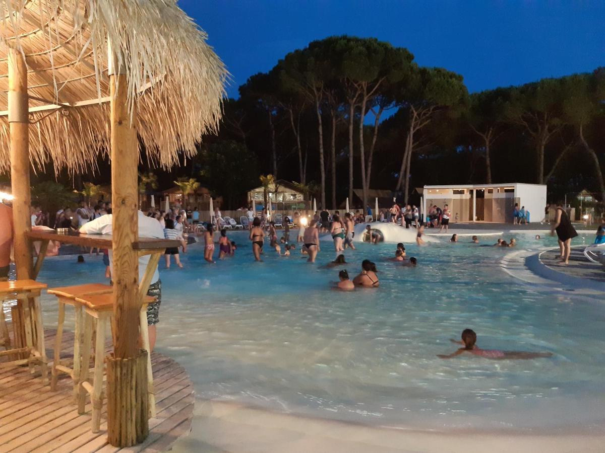 Estivo Premium Deluxe Mobile Homes On Camping Malibu Beach ليدو دي يسولو المظهر الخارجي الصورة