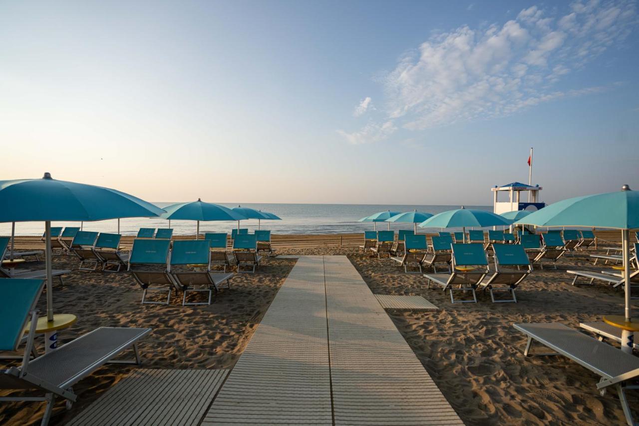 Estivo Premium Deluxe Mobile Homes On Camping Malibu Beach ليدو دي يسولو المظهر الخارجي الصورة