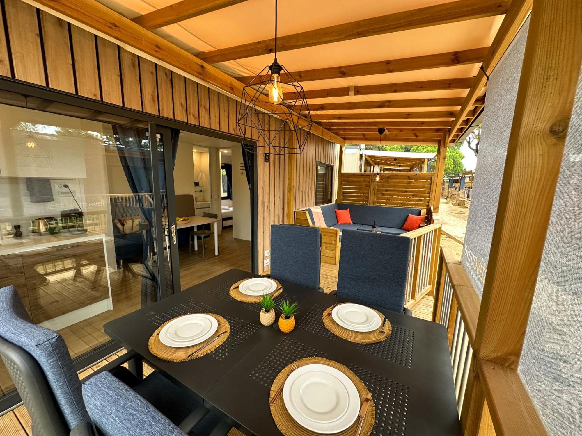 Estivo Premium Deluxe Mobile Homes On Camping Malibu Beach ليدو دي يسولو المظهر الخارجي الصورة